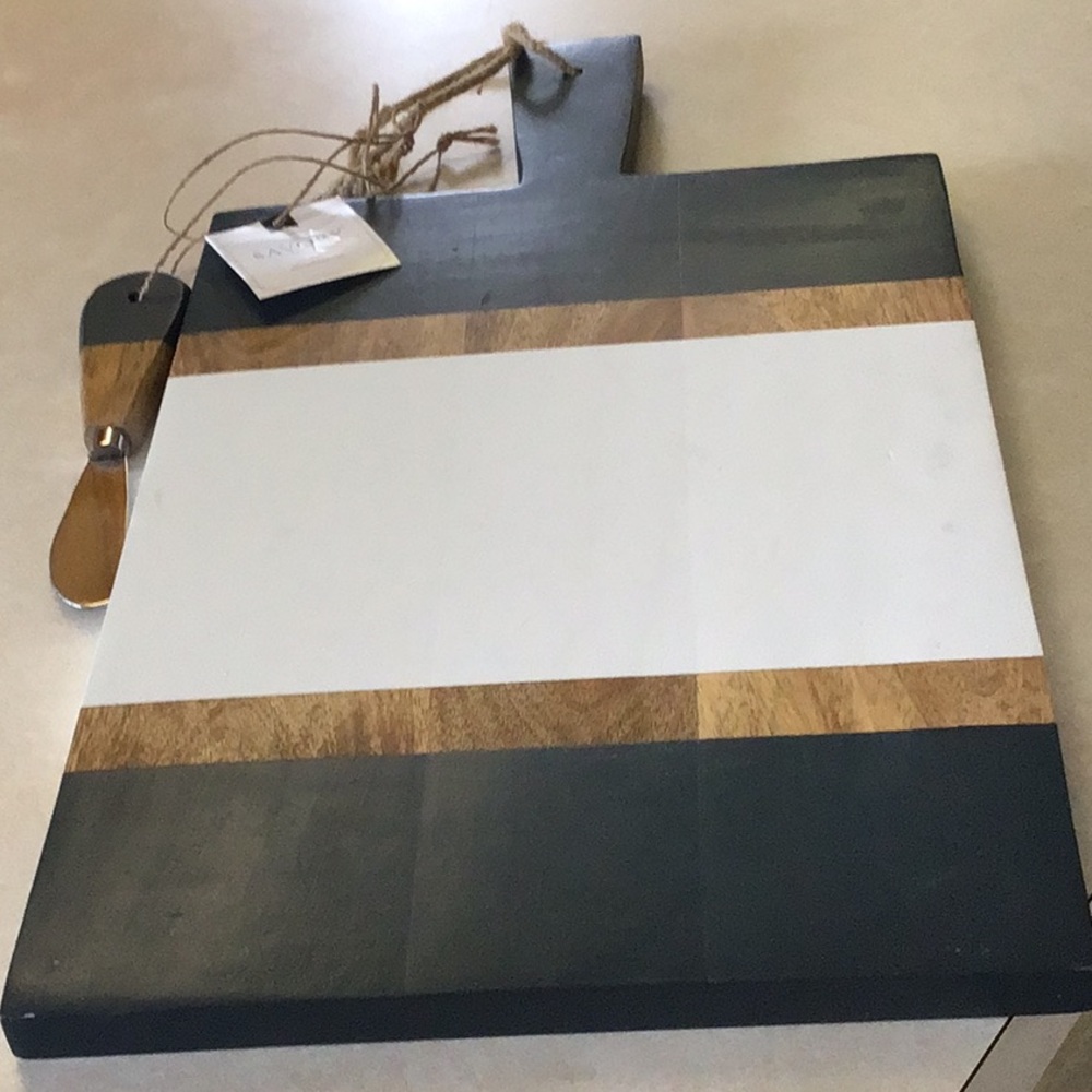 Stylish Black and White Serving Board & knife